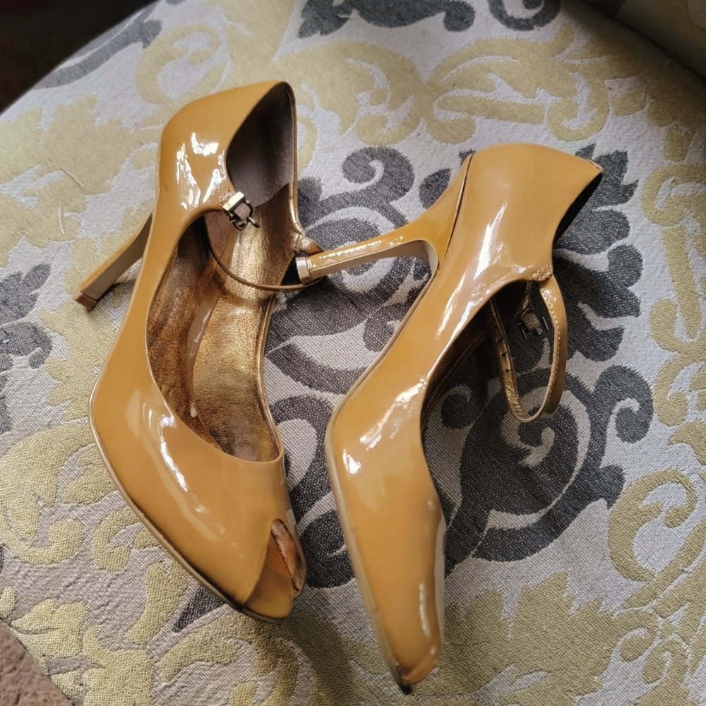 Nude/Tan Nine West Patent leather 3 inch heels